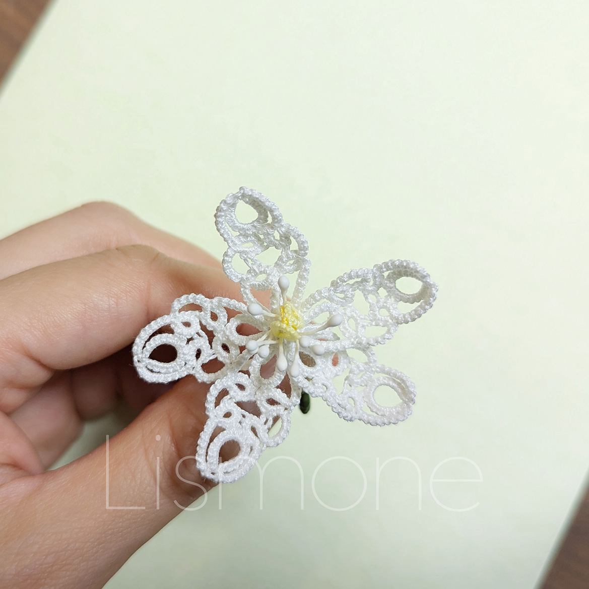 タティングレースで作るレモンの花飾り